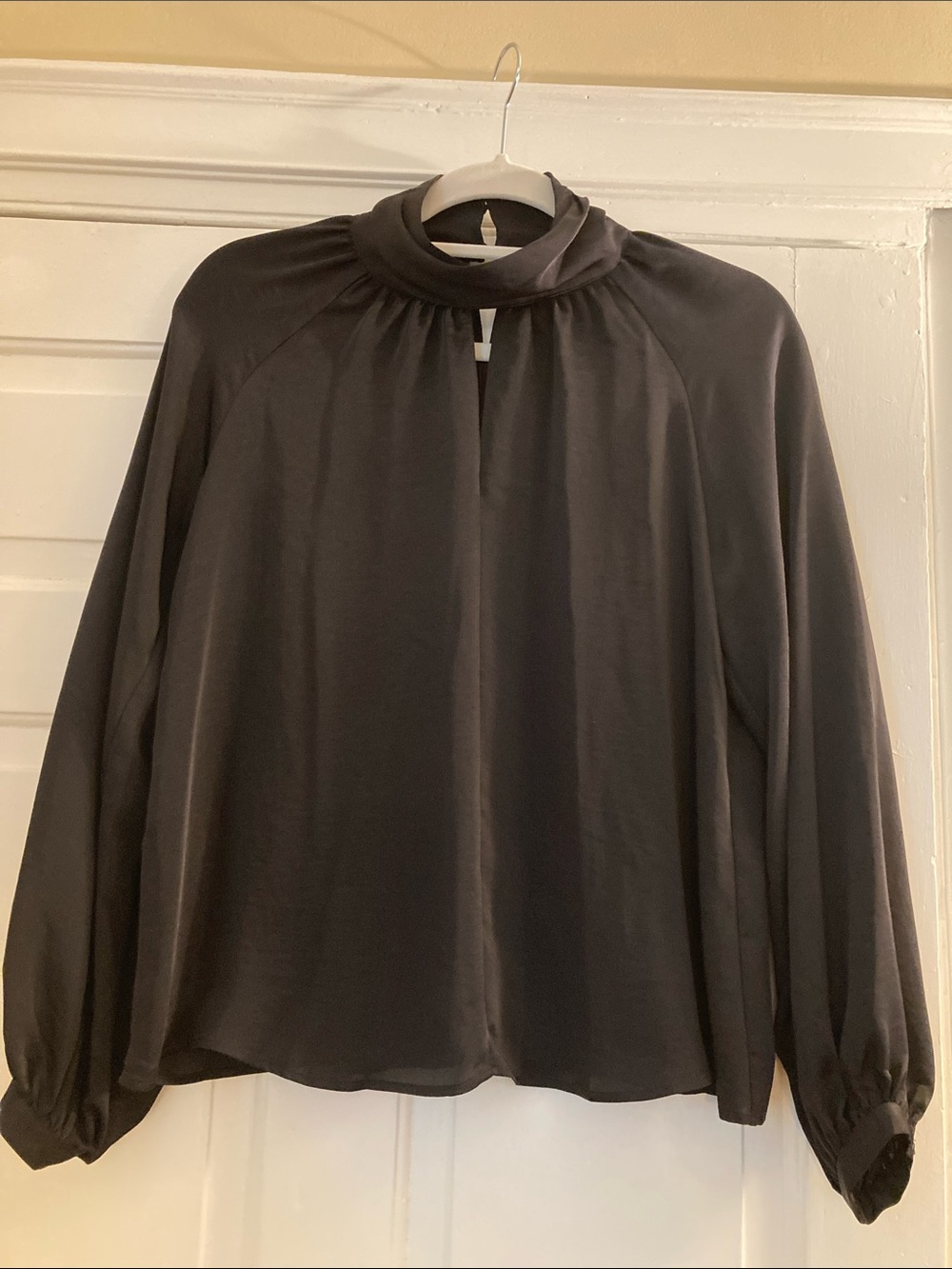 Comptoir Des Cotonniers Black Gathered Mock-Neck Blouse Size: S, 34